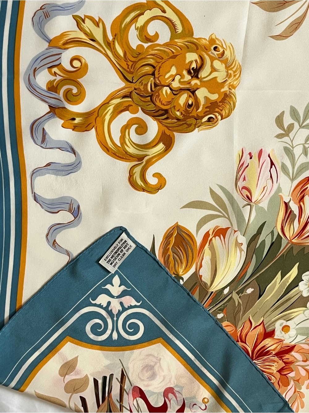 Vtg Metropolitan Museum of Art Silk Floral Medallion Cream Teal Boarded 48x44 - Picture 7 of 8
